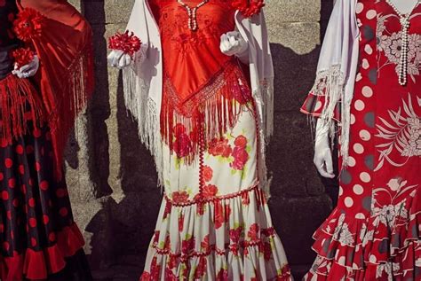 they are looking for some cheap skirts in spanish - they are looking for some cheap skirts. — English to Spanish .
